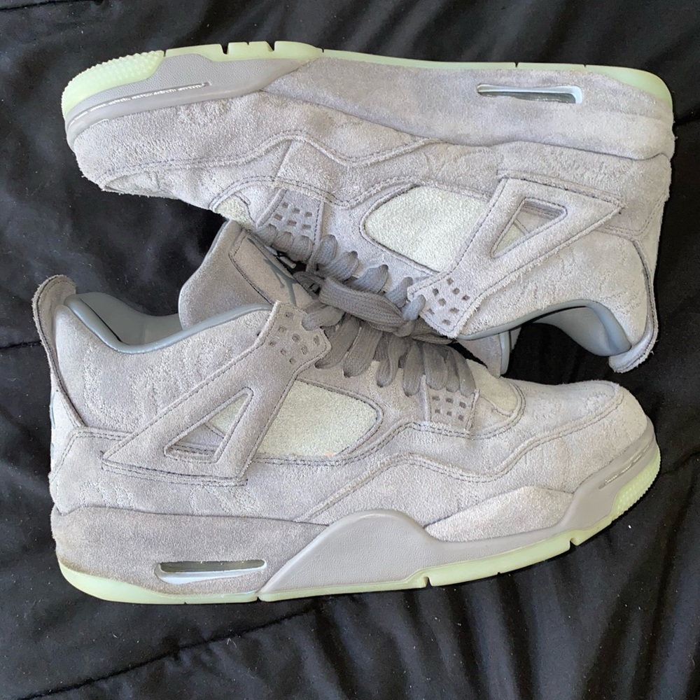Jordan size 10.5 KAWS 4’s